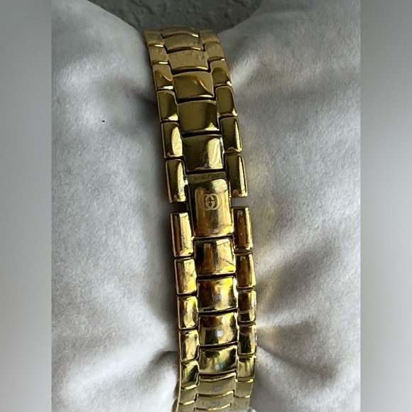 Gucci 3300.2.L gold plated 10 microns ladies watch - Picture 9 of 16